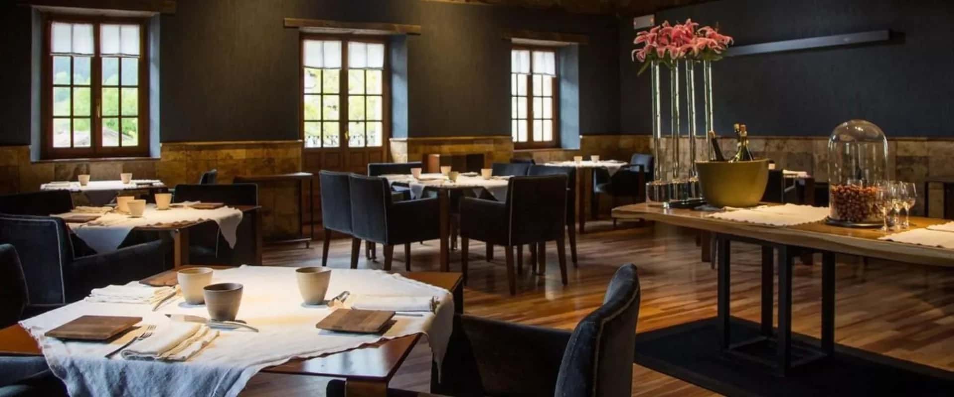 Asador Etxebarri dining setup with table service, Atxondo, Basque Country